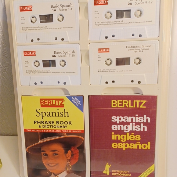 Berlitz Learn Spanish Cassette And Book Set - Picture 4 of 9